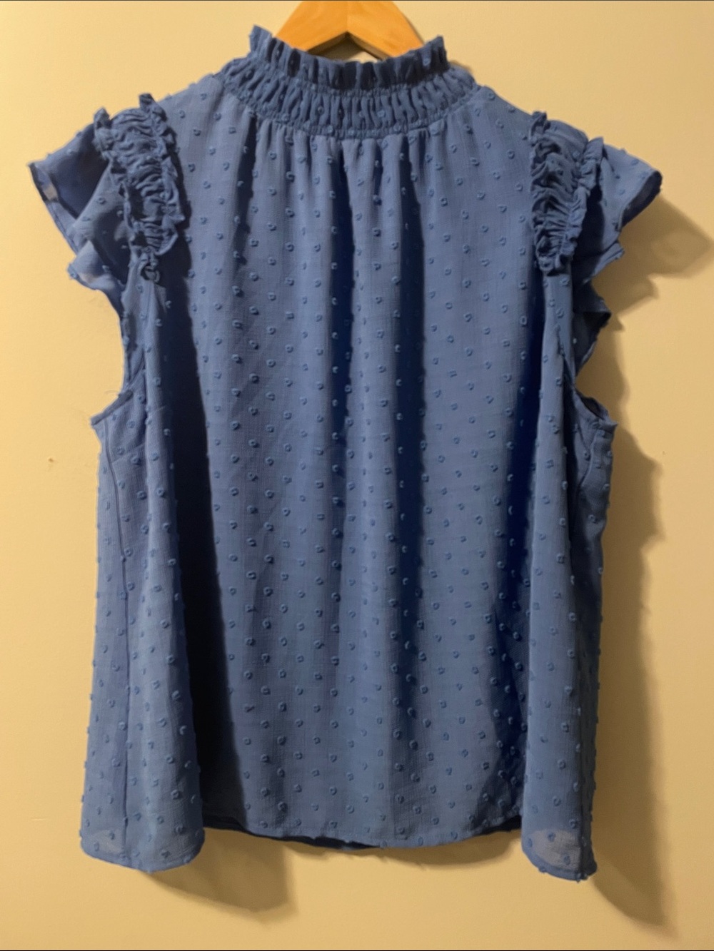 CeCe blue short sleeve top. lined. high neck, size: large